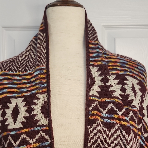 Xhilaration Burgundy and Cream Knit - Picture 2 of 14